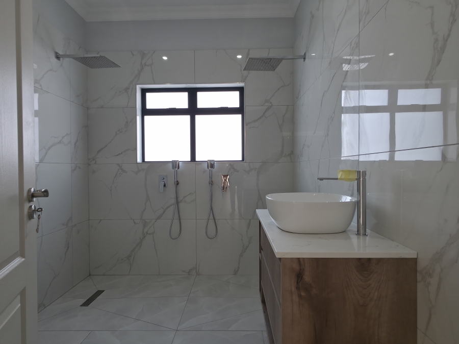 4 Bedroom Property for Sale in Fountains Estate Eastern Cape